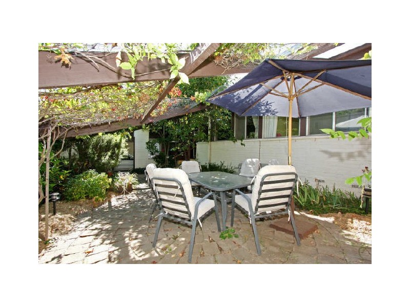 8 Hellyer Street, Holder ACT 2611