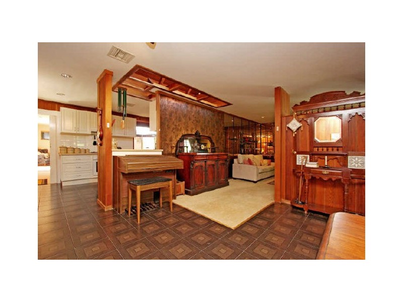 8 Hellyer Street, Holder ACT 2611