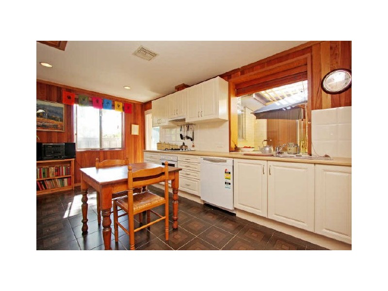 8 Hellyer Street, Holder ACT 2611