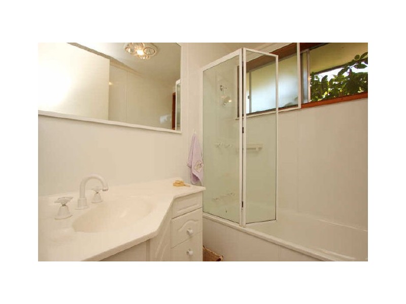 8 Hellyer Street, Holder ACT 2611