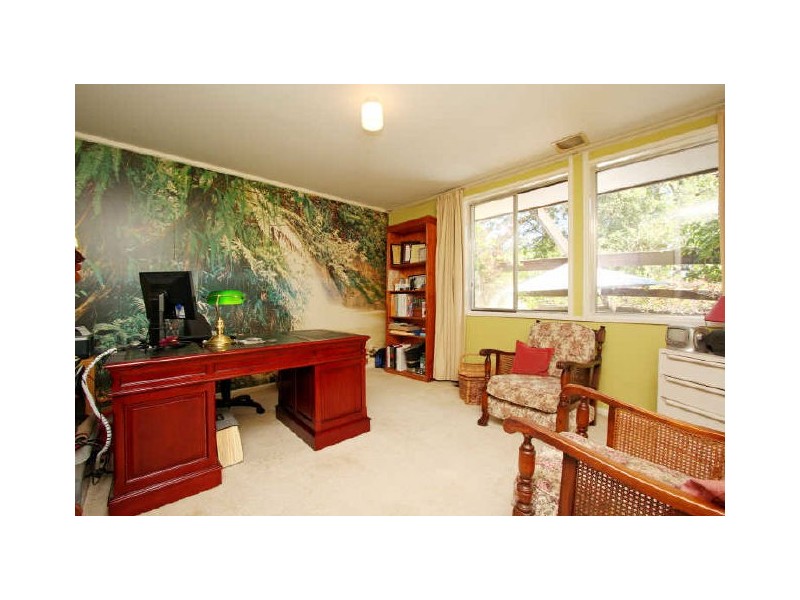 8 Hellyer Street, Holder ACT 2611