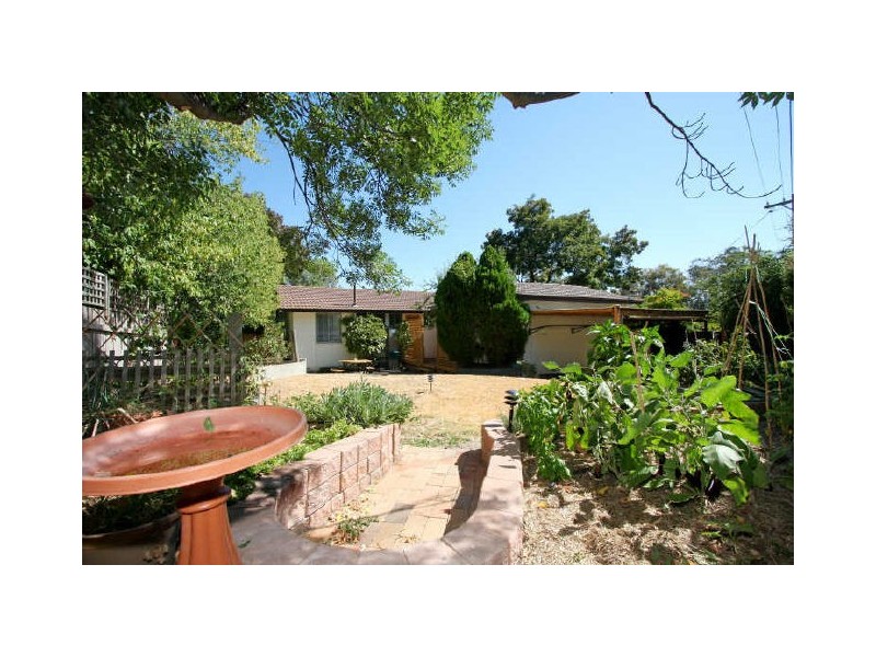 8 Hellyer Street, Holder ACT 2611
