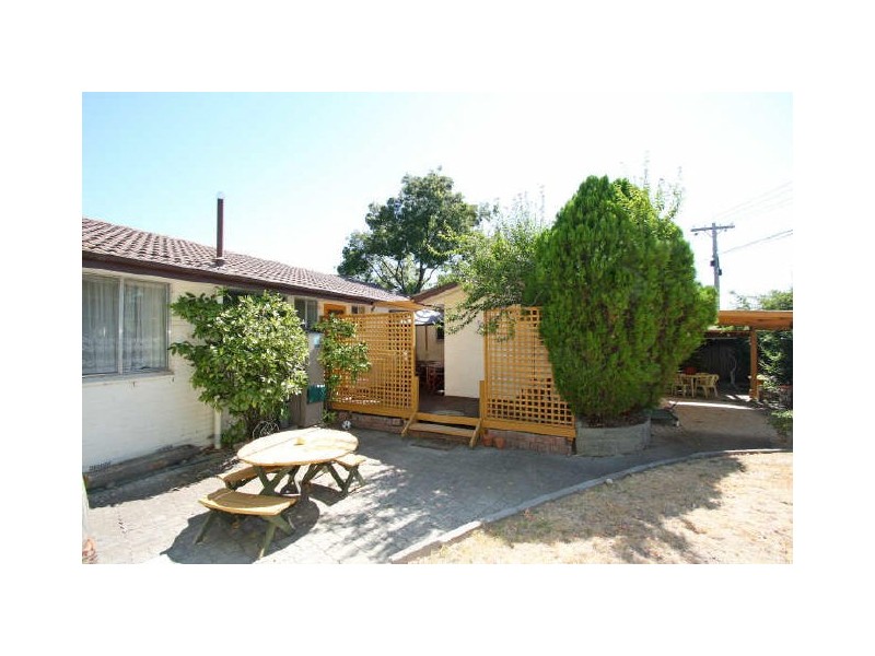 8 Hellyer Street, Holder ACT 2611