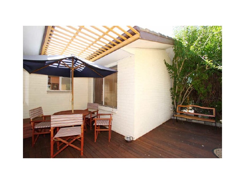 8 Hellyer Street, Holder ACT 2611