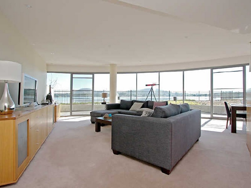 82/13 Eastlake Parade, Kingston ACT 2604