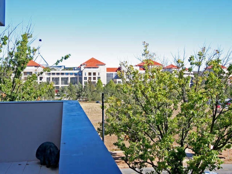 4/11 Sydney Avenue, Barton ACT 2600