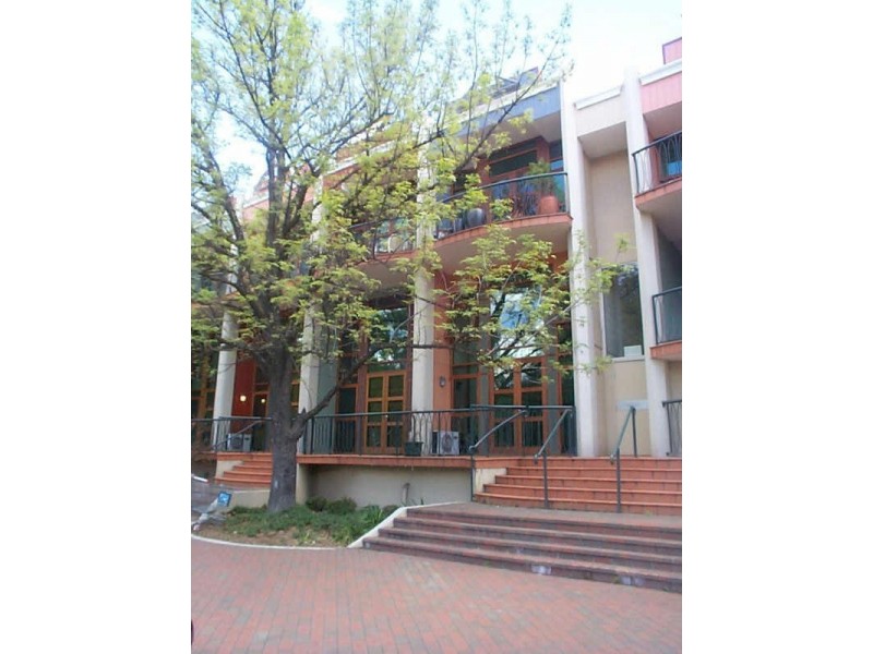 15/18 Captain Cook Crescent, Griffith ACT 2603