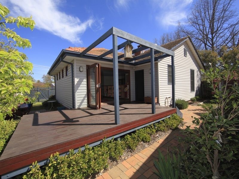 17 Mindarie Street, Narrabundah ACT 2604