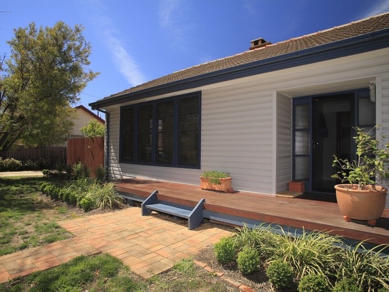 17 Mindarie Street, Narrabundah ACT 2604