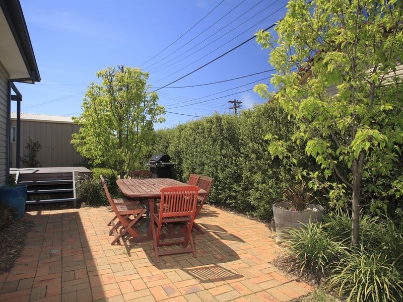 17 Mindarie Street, Narrabundah ACT 2604