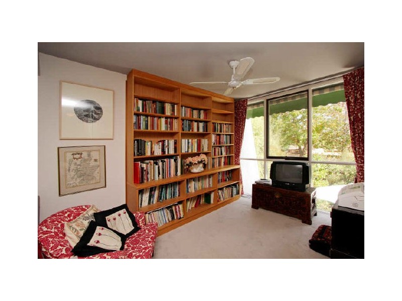 8 Cornish Place, Holder ACT 2611