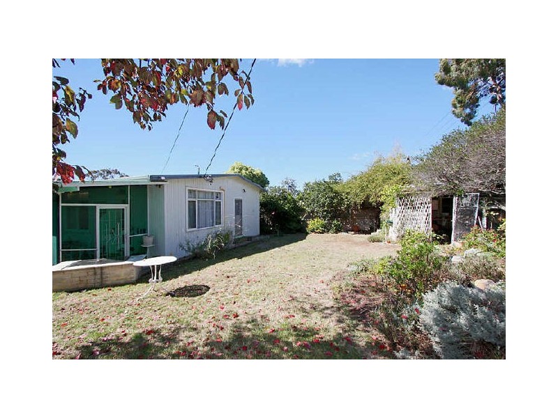 126 Captain Cook Crescent, Narrabundah ACT 2604