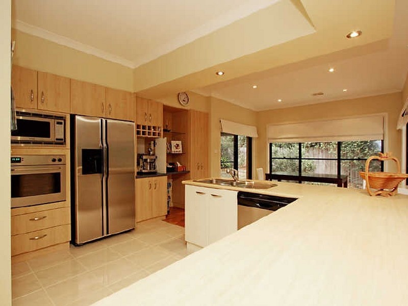 17 Gawler Crescent, Deakin ACT 2600