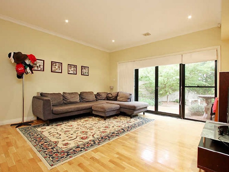 17 Gawler Crescent, Deakin ACT 2600