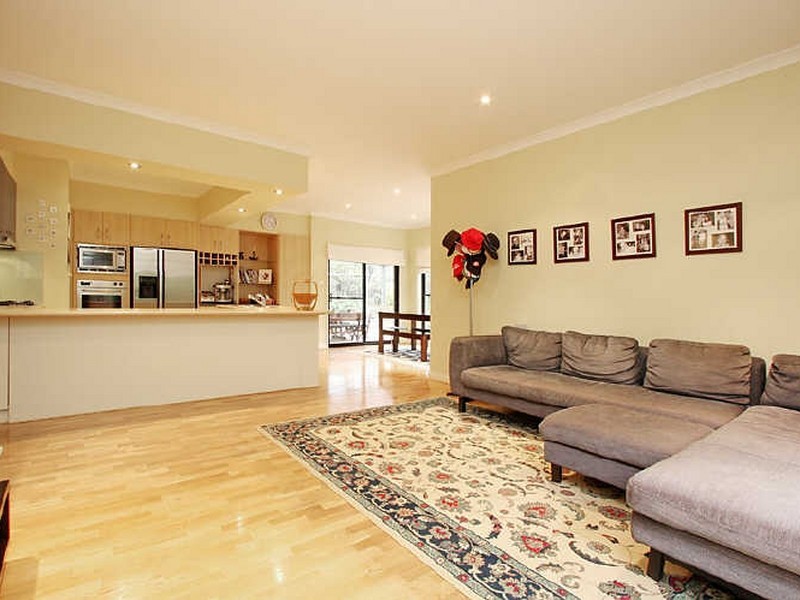 17 Gawler Crescent, Deakin ACT 2600