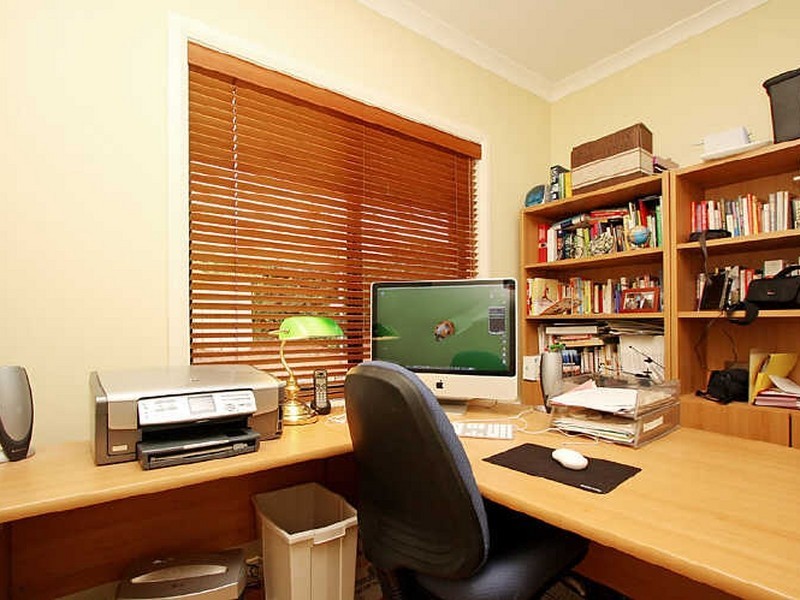 17 Gawler Crescent, Deakin ACT 2600