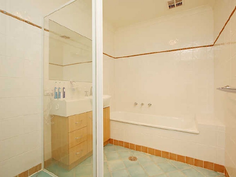 17 Gawler Crescent, Deakin ACT 2600