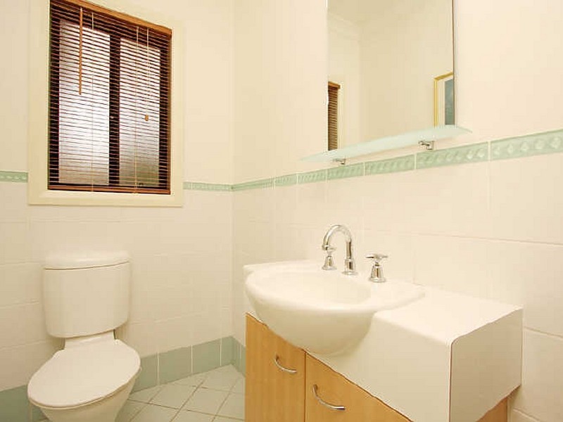 17 Gawler Crescent, Deakin ACT 2600