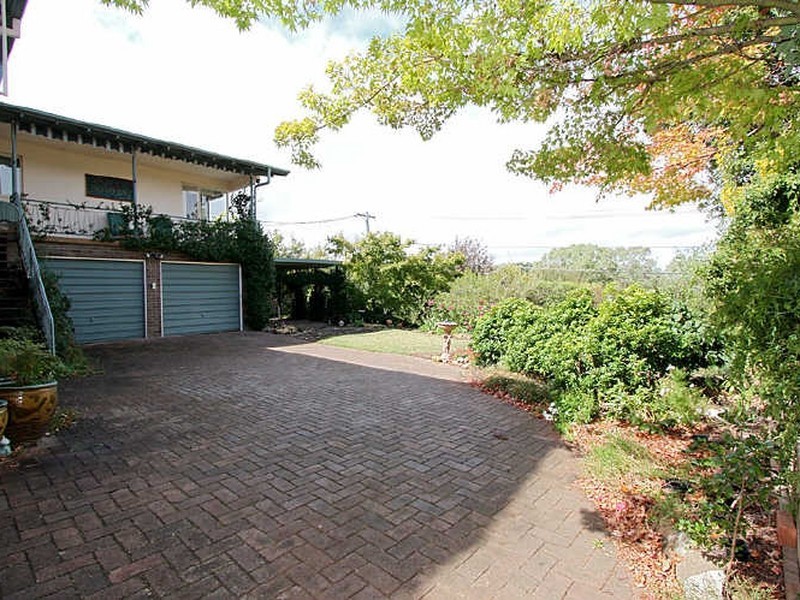 12 Birdwood Street, Hughes ACT 2605