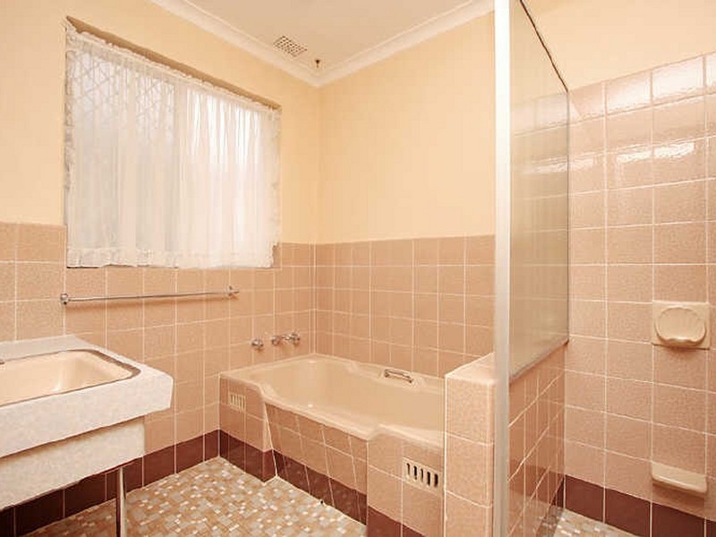 12 Birdwood Street, Hughes ACT 2605