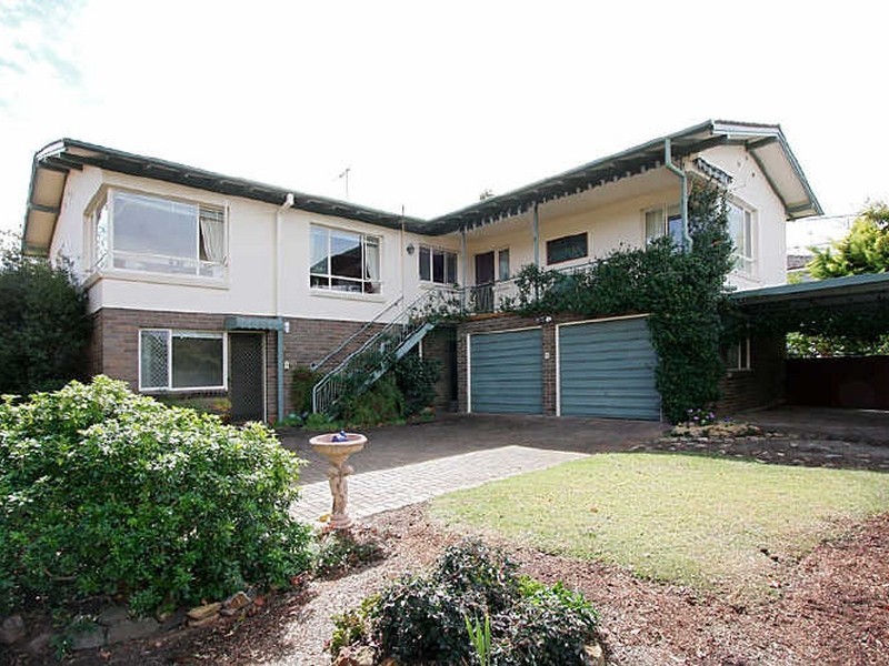12 Birdwood Street, Hughes ACT 2605