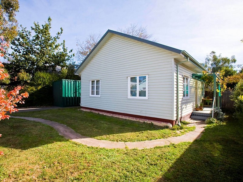 10 Euroka Street, Narrabundah ACT 2604