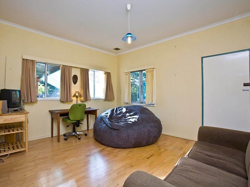 10 Euroka Street, Narrabundah ACT 2604