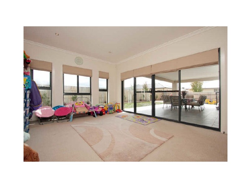 76 Carpentaria Street, Harrison ACT 2914