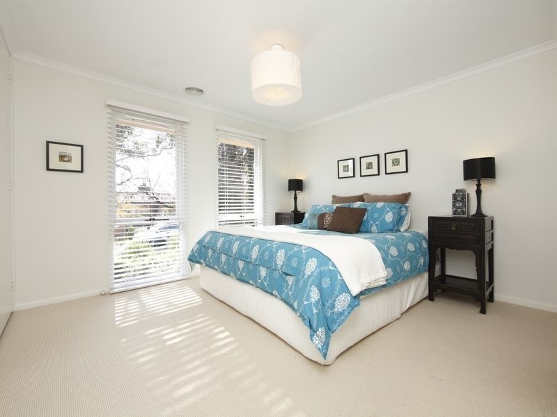 8 Nangle Place, Giralang ACT 2617