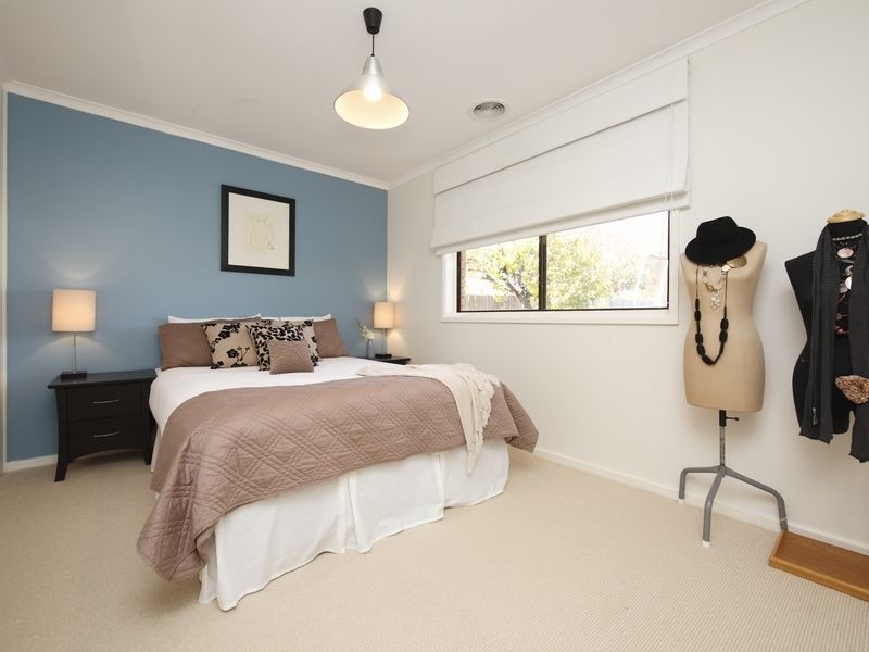 8 Nangle Place, Giralang ACT 2617