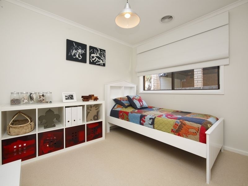 8 Nangle Place, Giralang ACT 2617