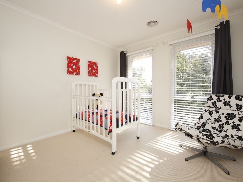 8 Nangle Place, Giralang ACT 2617