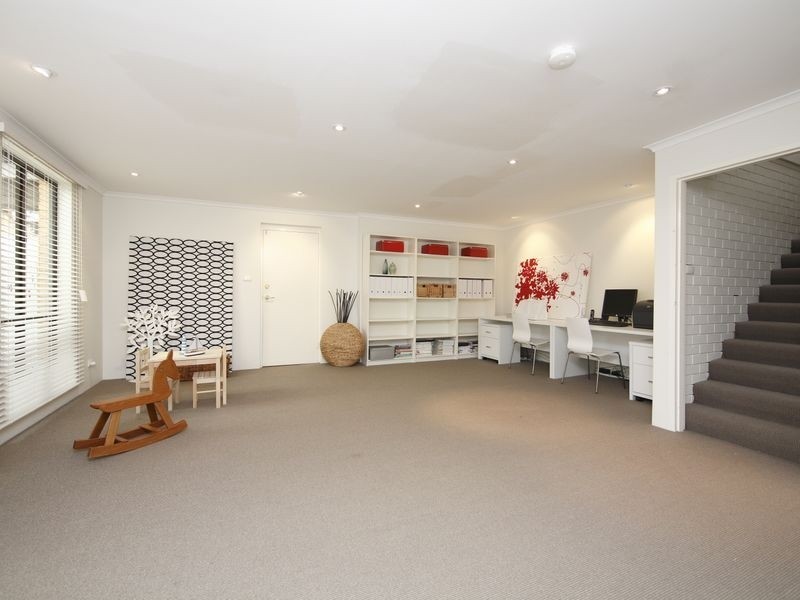 8 Nangle Place, Giralang ACT 2617