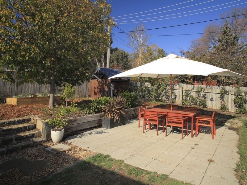 8 Nangle Place, Giralang ACT 2617