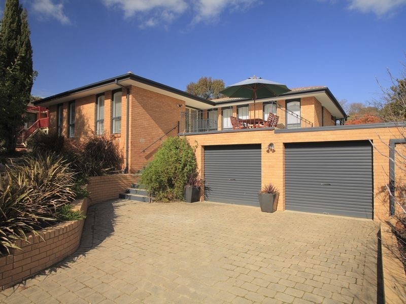 8 Nangle Place, Giralang ACT 2617