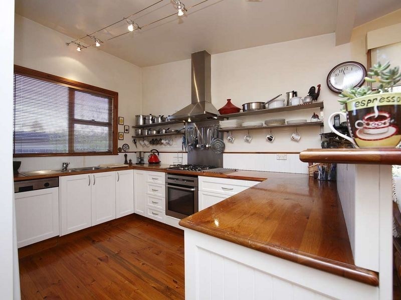 128 Captain Cook Crescent, Narrabundah ACT 2604