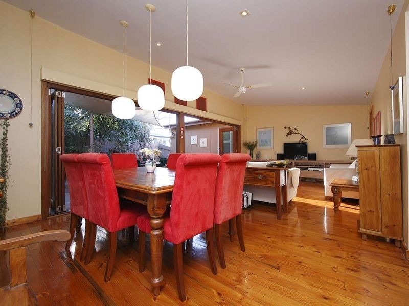 128 Captain Cook Crescent, Narrabundah ACT 2604