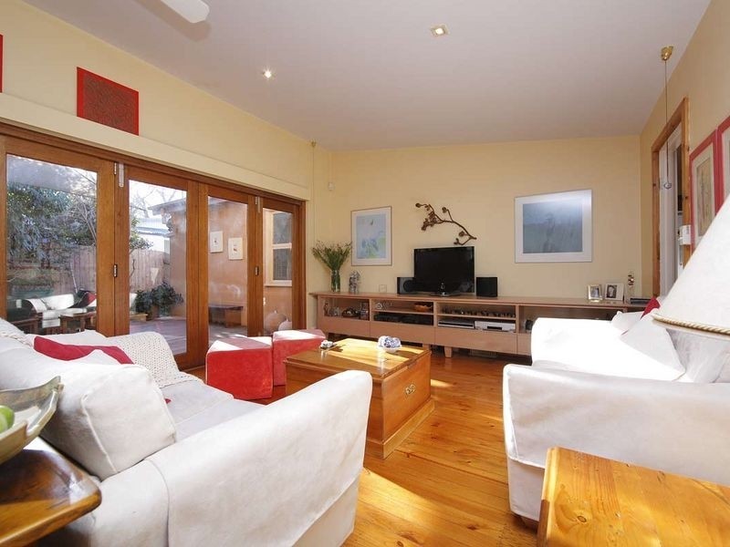 128 Captain Cook Crescent, Narrabundah ACT 2604