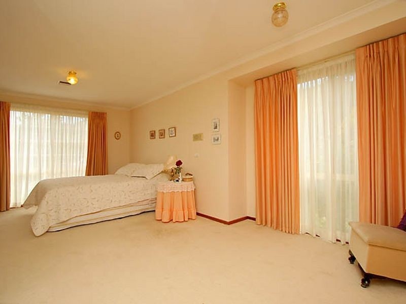 39 Rowntree Crescent, Isaacs ACT 2607