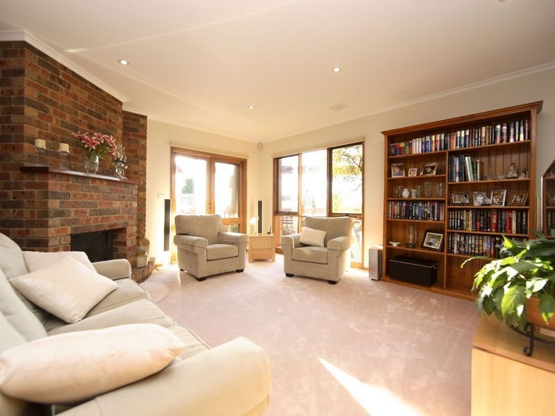18 Parfitt Crescent, Calwell ACT 2905
