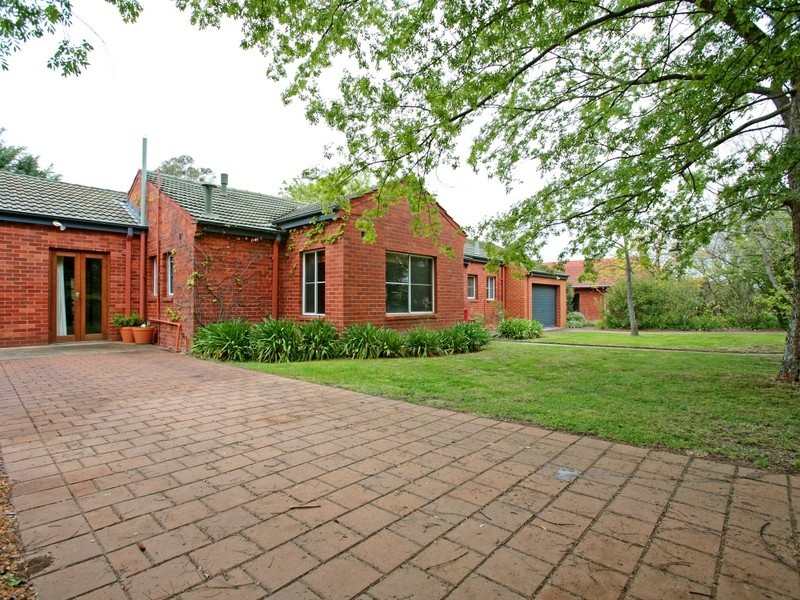 93 Captain Cook Crescent, Narrabundah ACT 2604