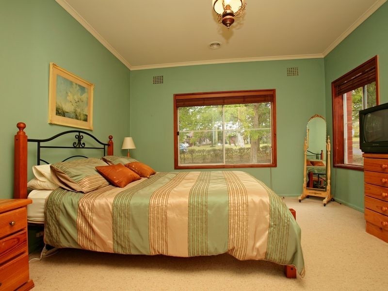 93 Captain Cook Crescent, Narrabundah ACT 2604