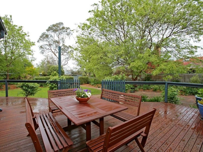 93 Captain Cook Crescent, Narrabundah ACT 2604