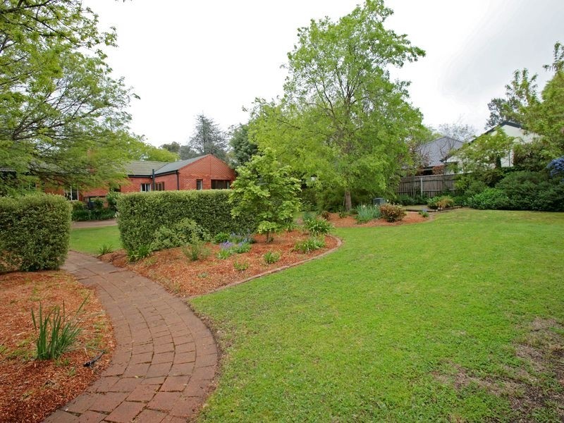 93 Captain Cook Crescent, Narrabundah ACT 2604