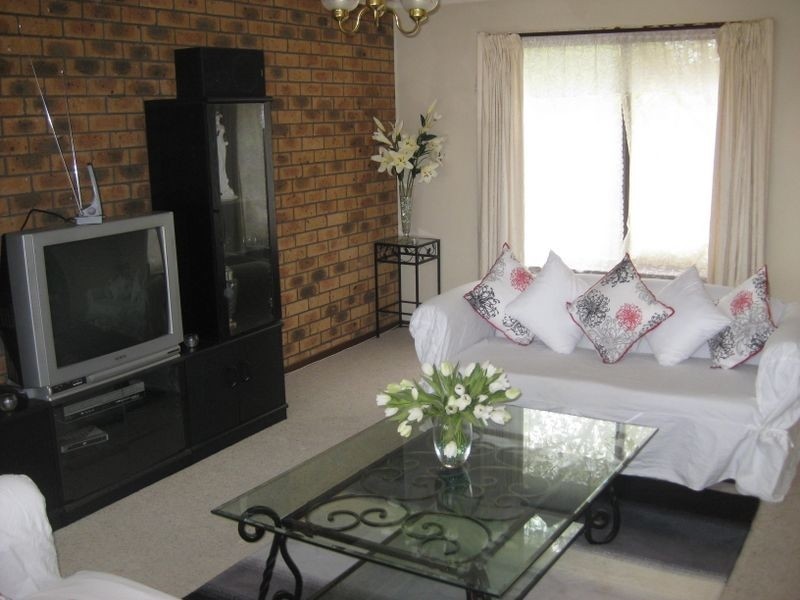 8 Sulman Place, Phillip ACT 2606