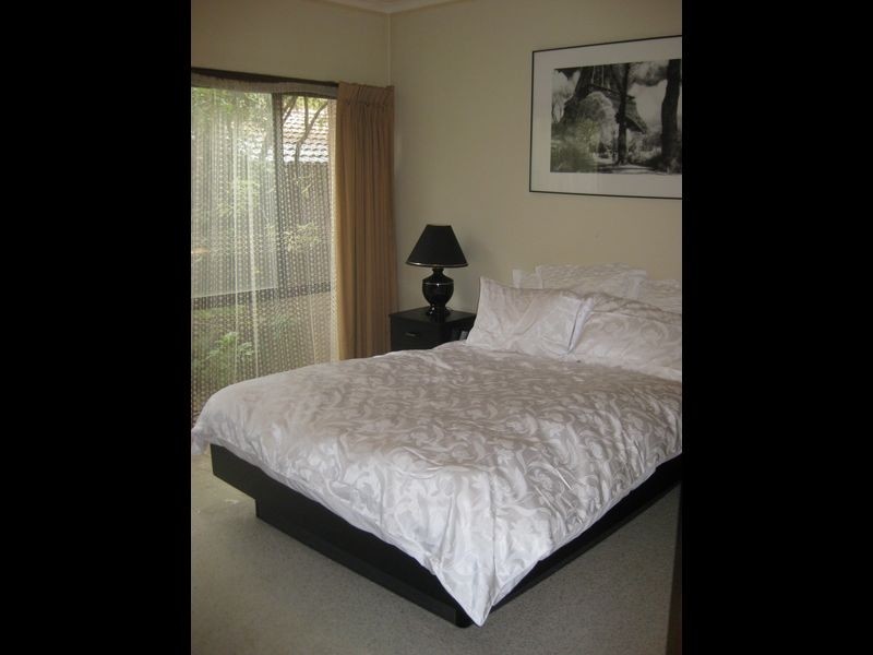 8 Sulman Place, Phillip ACT 2606