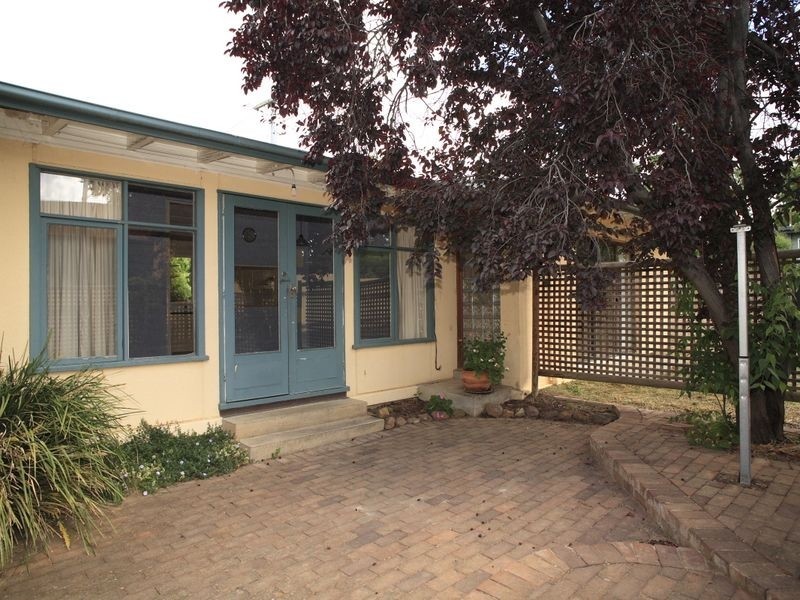 120 Captain Cook Crescent, Narrabundah ACT 2604
