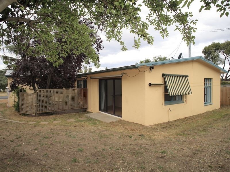 120 Captain Cook Crescent, Narrabundah ACT 2604