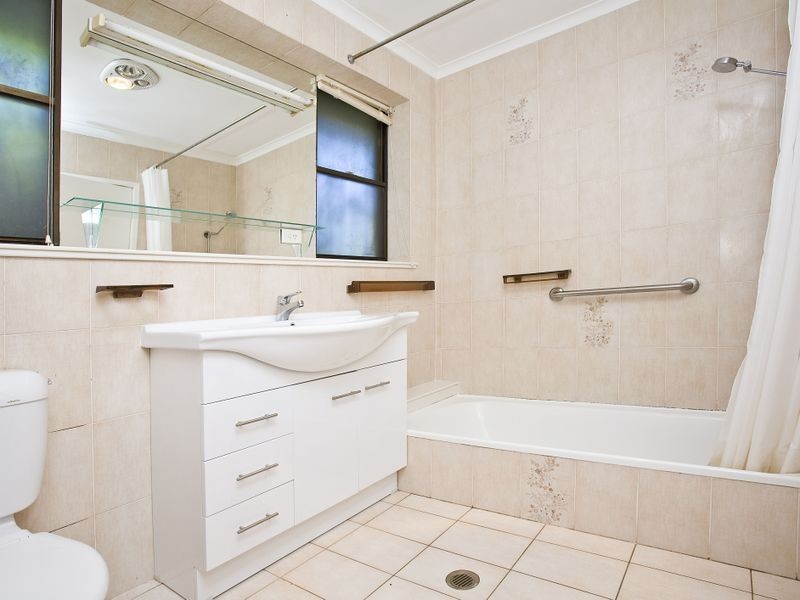 7 Tallara Parkway, Narrabundah ACT 2604