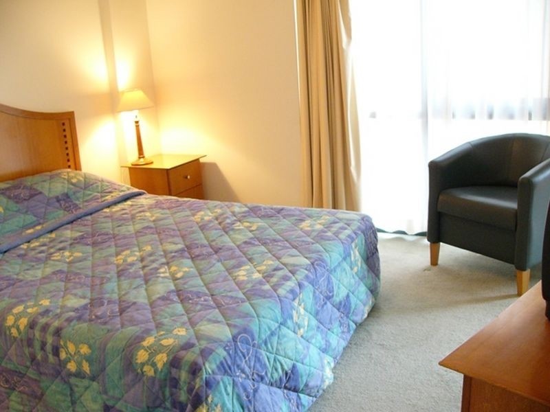 709/74 James Court Apartments Northbourne Ave, Braddon ACT 2612